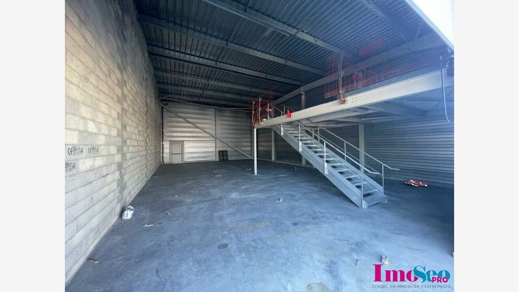 A louer entrepôt 209m² Ambarès-et-Lagrave A10