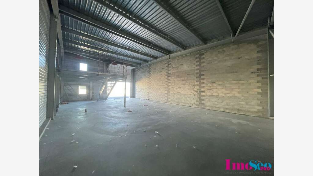 A louer entrepôt 209m² Ambarès-et-Lagrave A10
