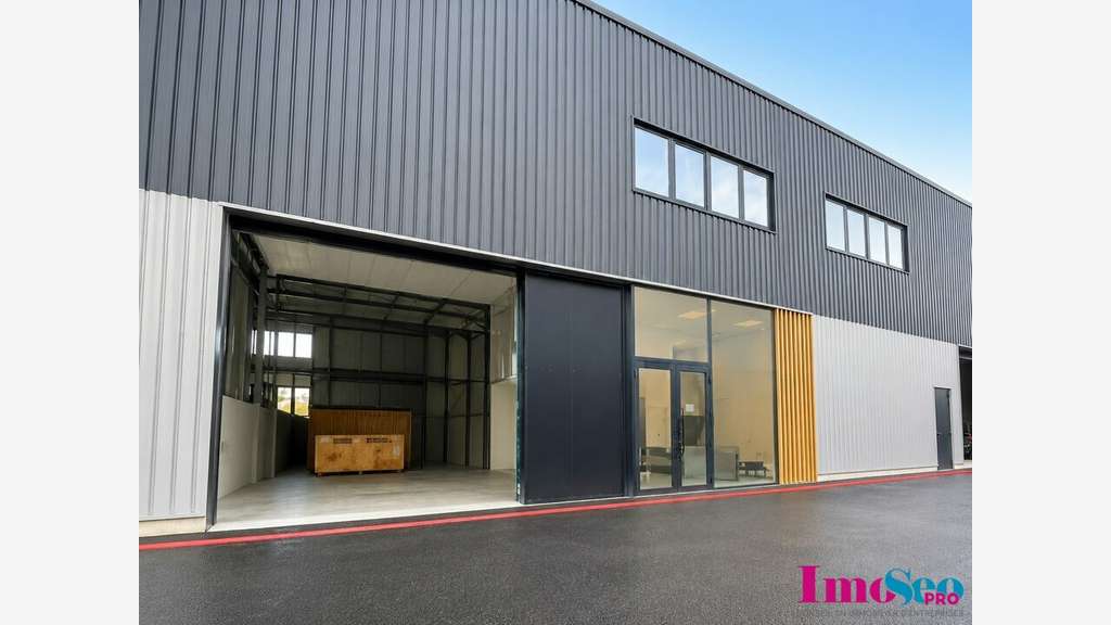 Entrepôt 1020m² à louer à Ambarès-et-Lagrave