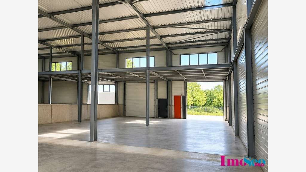 Entrepôt de 490m² à louer à Ambares et Lagrave
