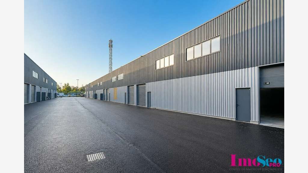 Entrepôt de 490m² à louer à Ambares et Lagrave