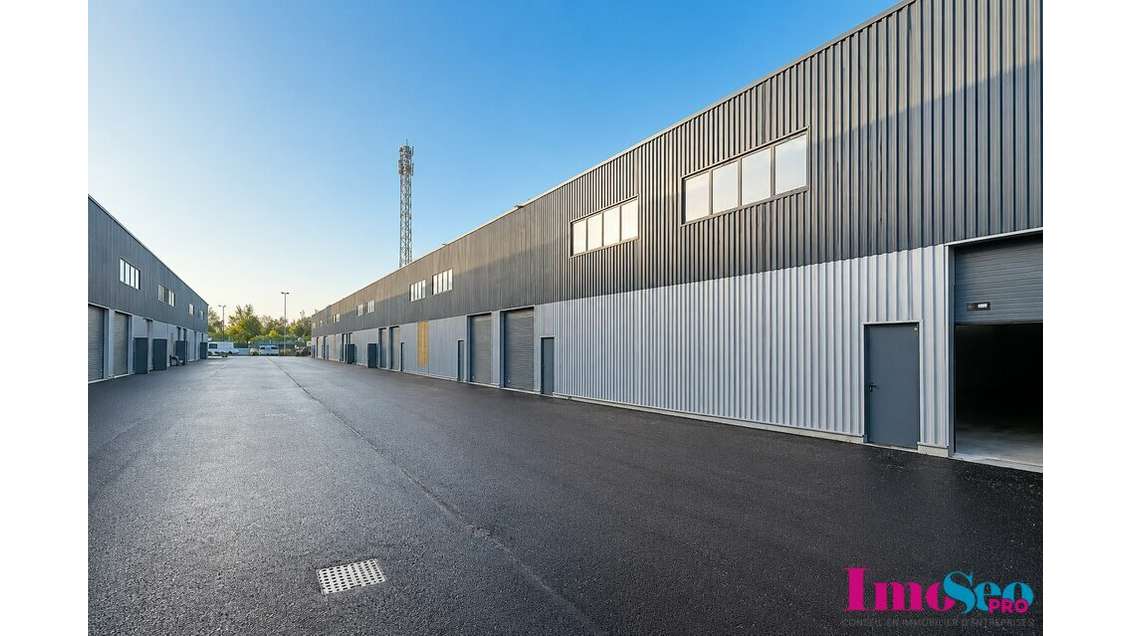Entrepôt de 490m² à louer à Ambares et Lagrave