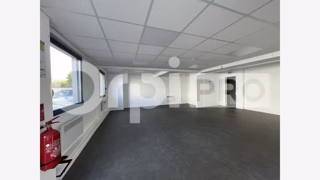 A louer entrepôt avec bureau