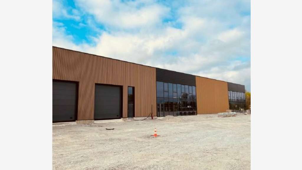 A louer locaux d'activités 3197m² à Ambérieux
