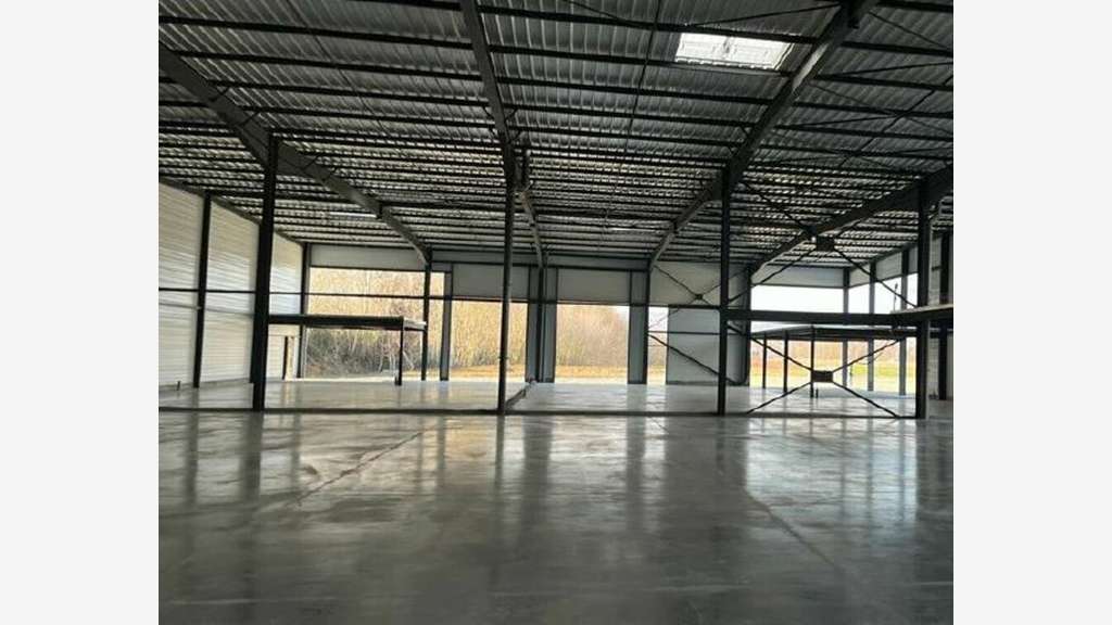A louer locaux d'activités 3197m² à Ambérieux