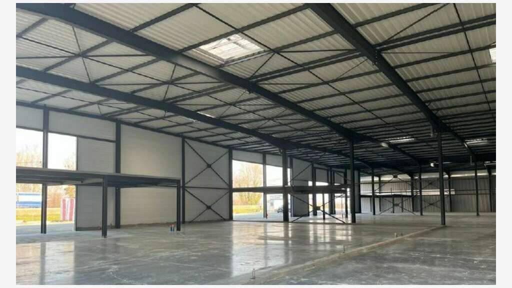 A louer locaux d'activités 3197m² à Ambérieux