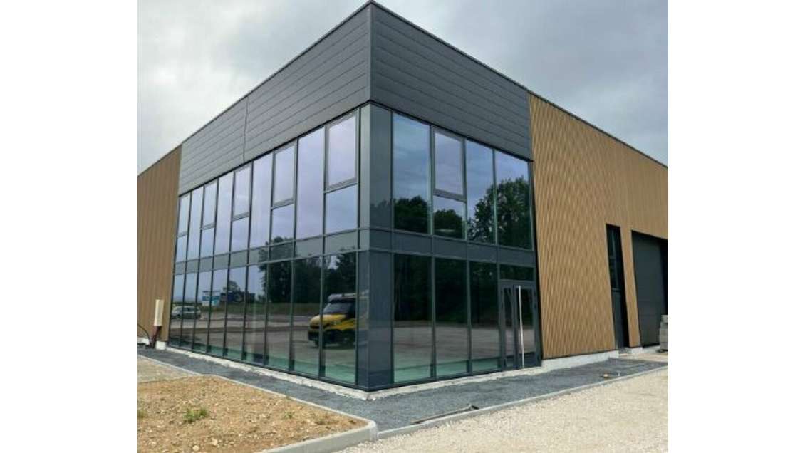 A louer locaux d'activités 3197m² à Ambérieux