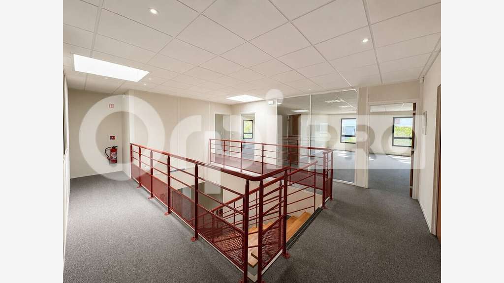 A louer local 175m² en zone industrielle d'Arnas