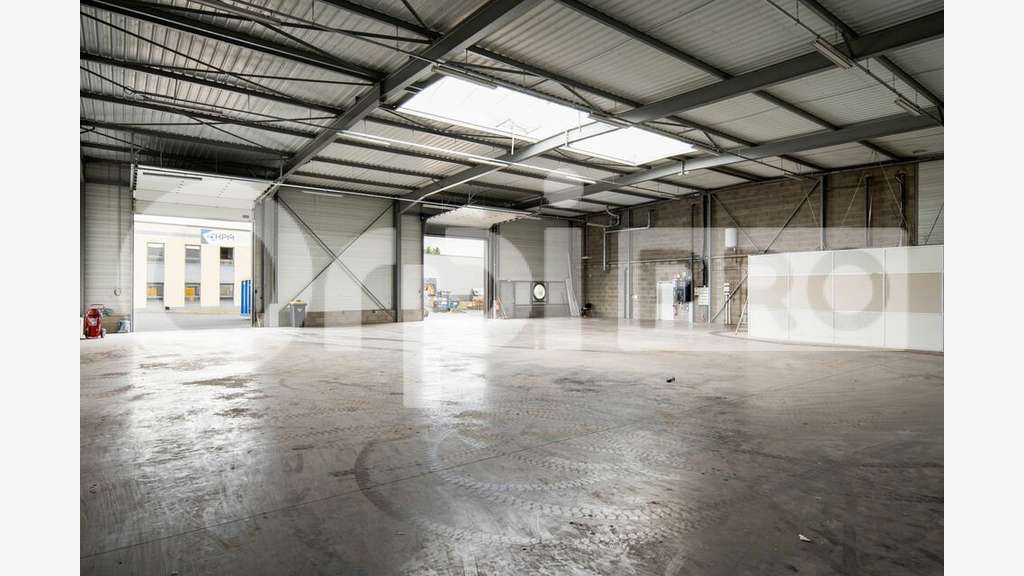 A louer local 175m² en zone industrielle d'Arnas