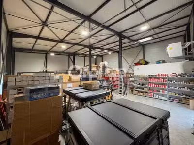 A louer local 175m² en zone industrielle d'Arnas