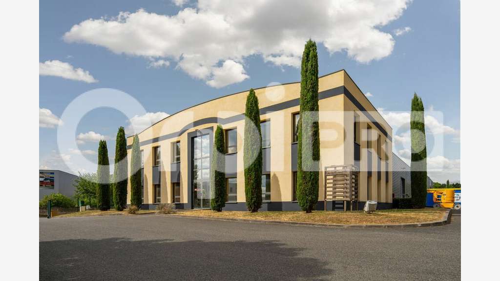 A louer local 175m² en zone industrielle d'Arnas