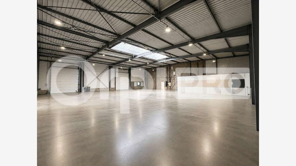 A louer local 175m² en zone industrielle d'Arnas