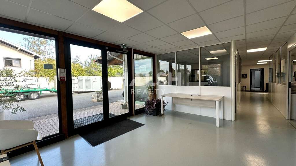 Bâtiment d'activités indépendant 900m² à Ambérieux