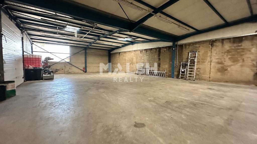 Bâtiment d'activités indépendant 900m² à Ambérieux