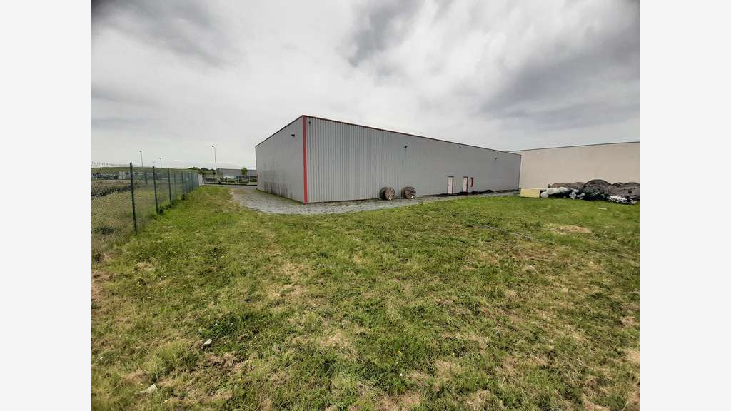 A louer local d'activité 445m² env. sur 1375m² A11