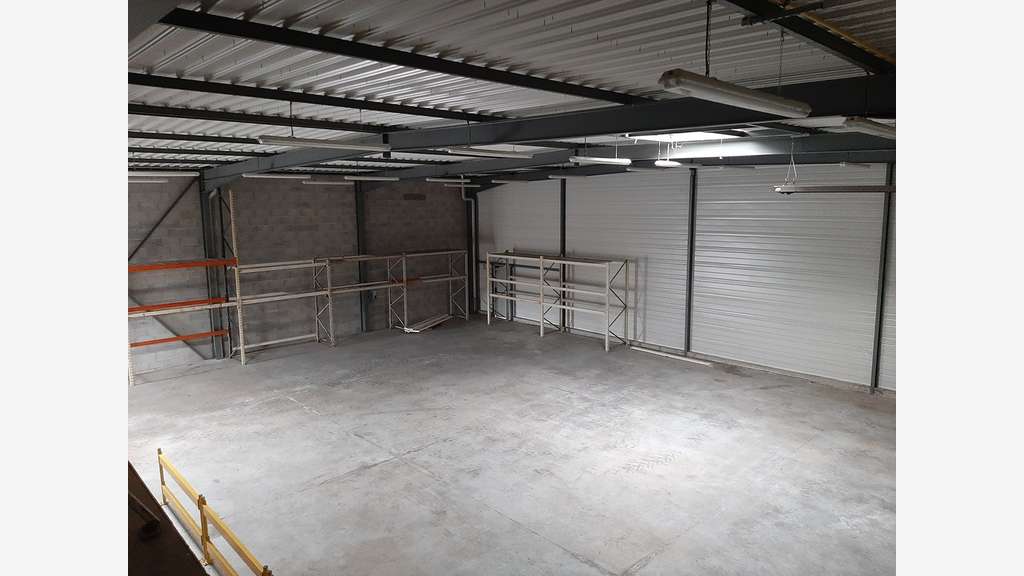 A louer local d'activité 445m² env. sur 1375m² A11