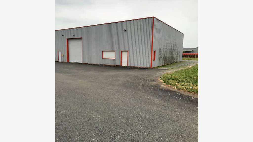 A louer local d'activité 445m² env. sur 1375m² A11