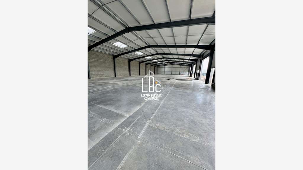 A louer local activité de 860m² en za à Ancenis