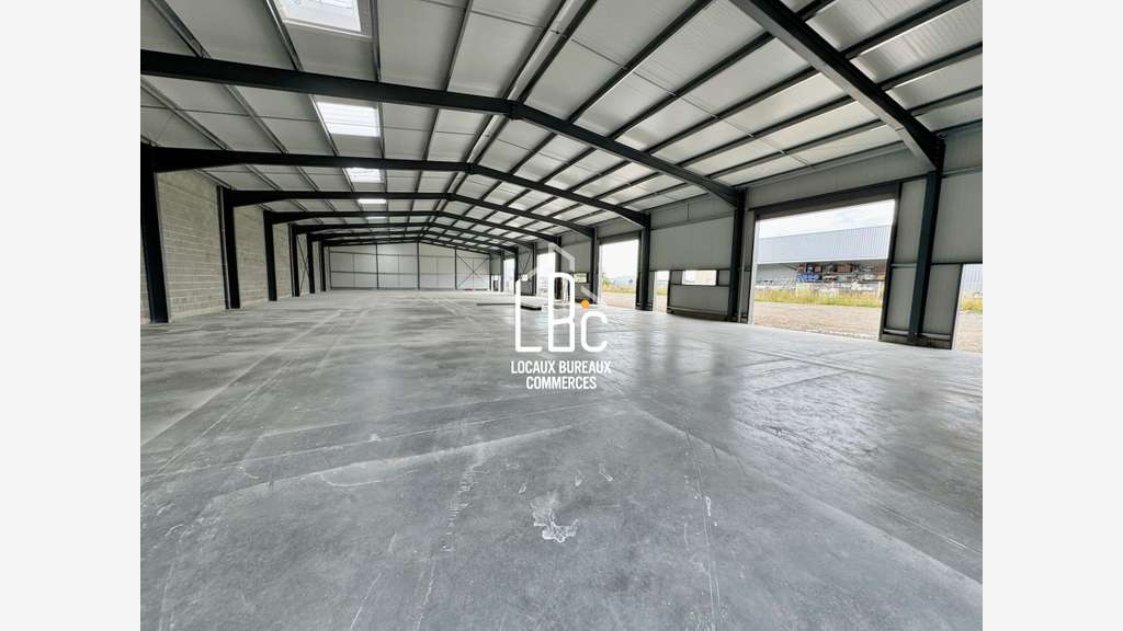 A louer local activité de 860m² en za à Ancenis