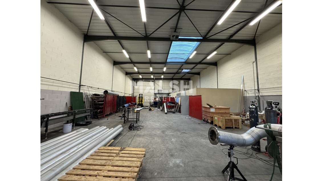 A louer locaux d'activités 335m² à Andrézieux