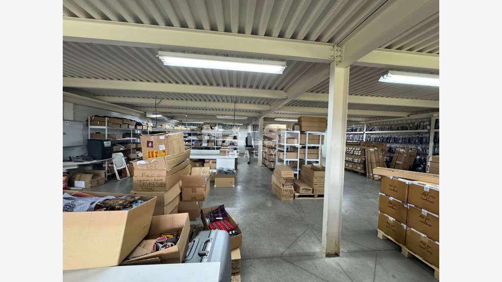 Locaux d'activités 1690m² Andrézieux-Bouthéon A72