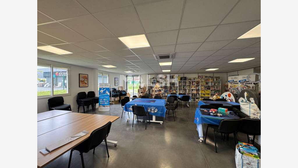 A louer local activités 1161m² Andrézieux-Bouthéon