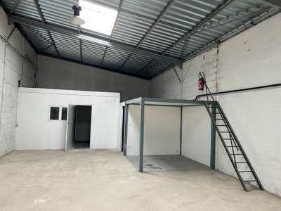 Local de stockage 131m² à louer à Angers