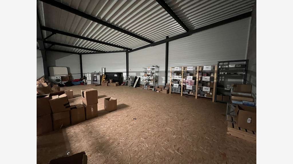 A louer bâtiment en excellent état à Angers Nord