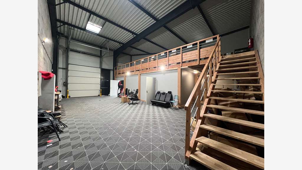 A louer bâtiment en excellent état à Angers Nord