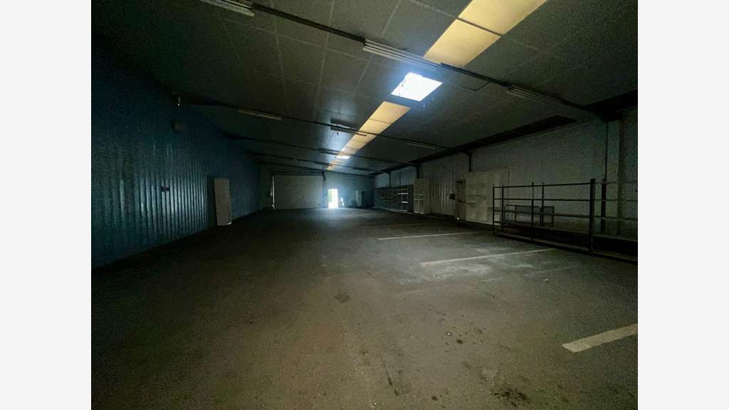 A louer bâtiment d'activité 490m² à Angers Ouest