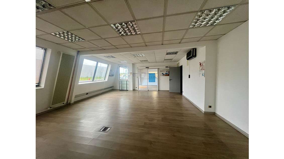 A louer bâtiment d'activité 490m² à Angers Ouest