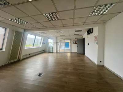 A louer bâtiment d'activité 490m² à Angers Ouest