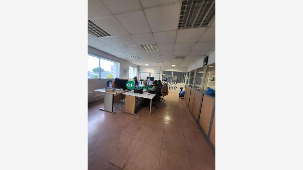 A louer local d'activité et commerce 717m² Angers