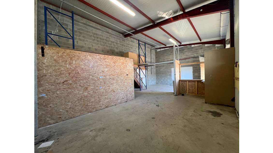 A louer entrepôt 90m² à Angers Ouest