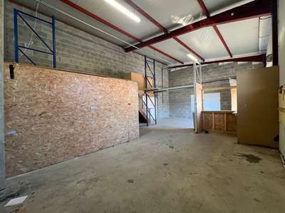 A louer entrepôt 90m² à Angers Ouest