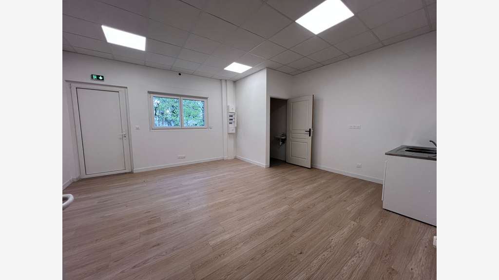 A louer bâtiment d'activité neuf 185m² Angers Sud