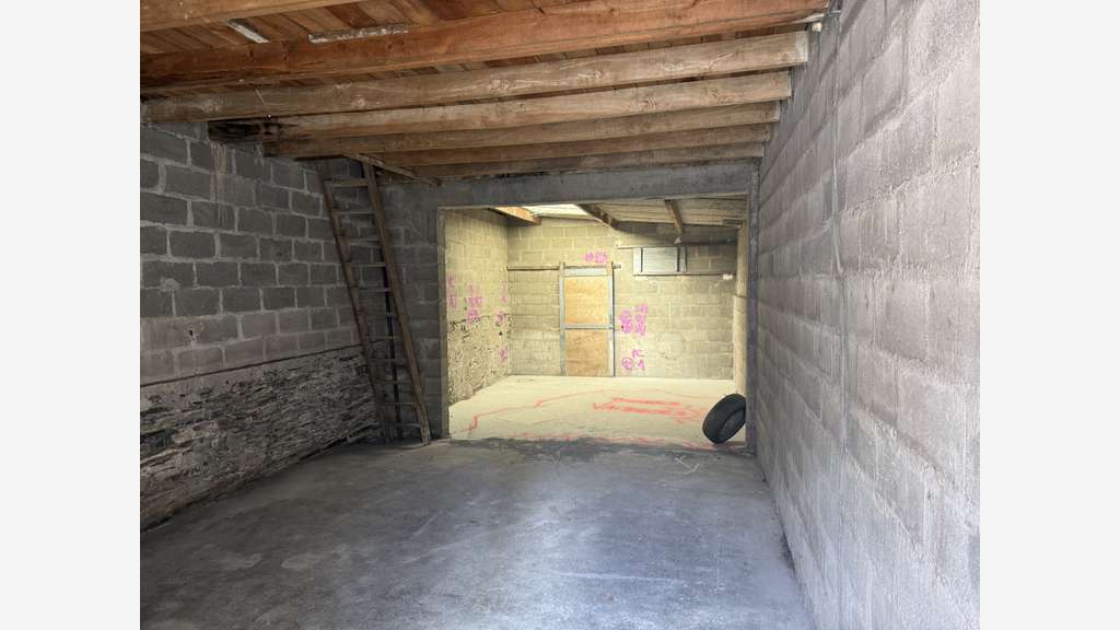 Local de stockage/garage 64m² à louer à Angers