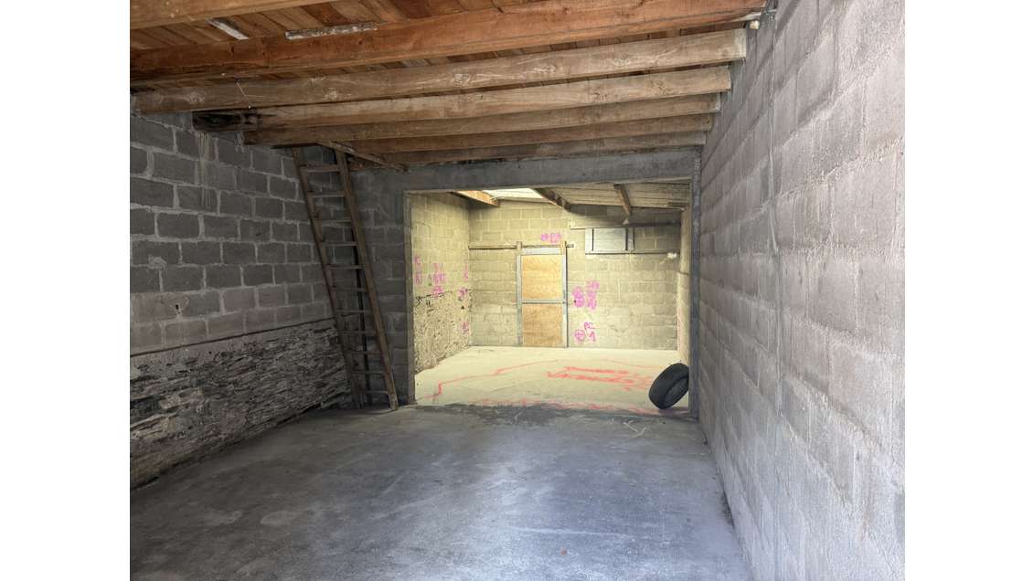 LOCAL DE STOCKAGE/GARAGE A LOUER ANGERS