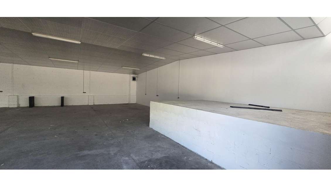 Entrepôt de 200m² à louer à Angers zone St Serge
