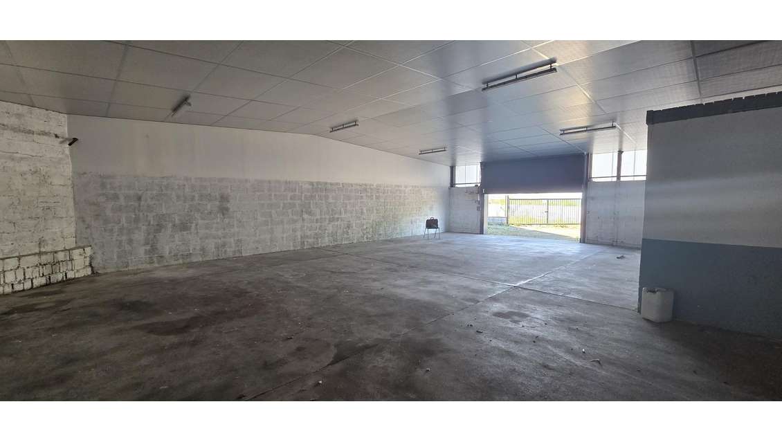 A louer entrepôt 532m² Angers proche rocades
