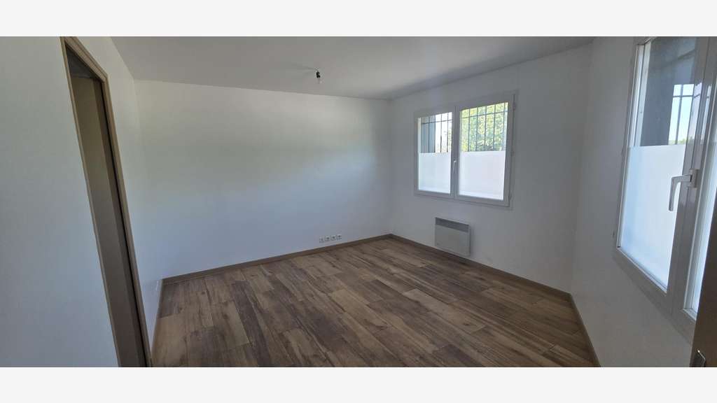 A louer entrepôt 430m² accès poids lourds Angers