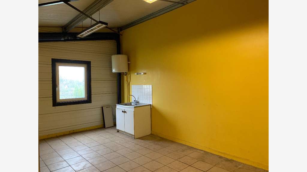 Loue bâtiment activité isolé chauffé 700m² Angers