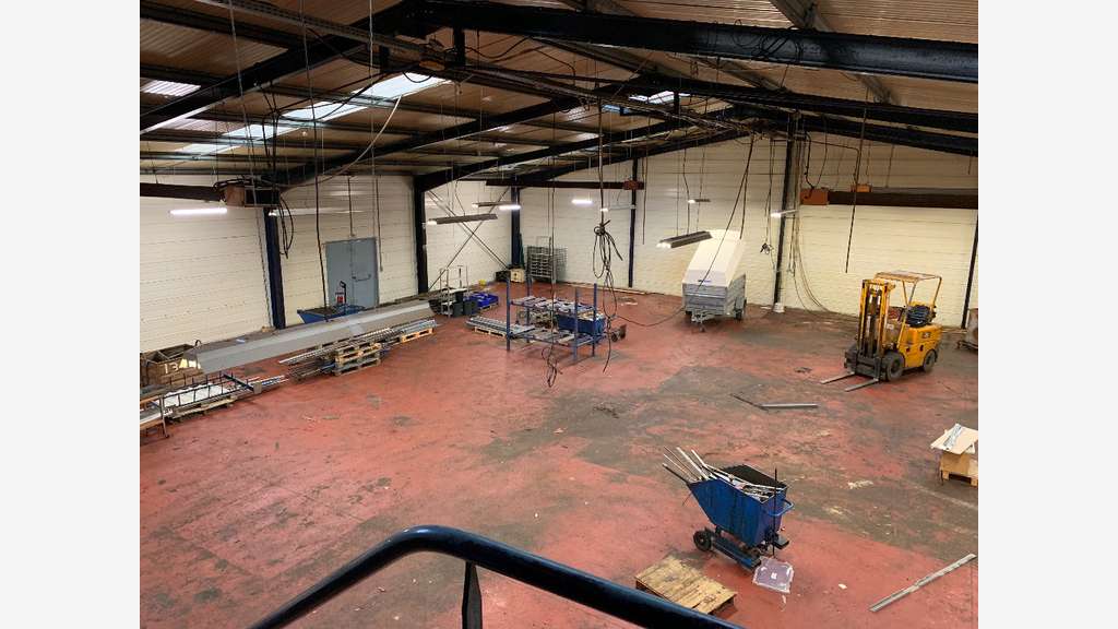 Loue bâtiment activité isolé chauffé 700m² Angers