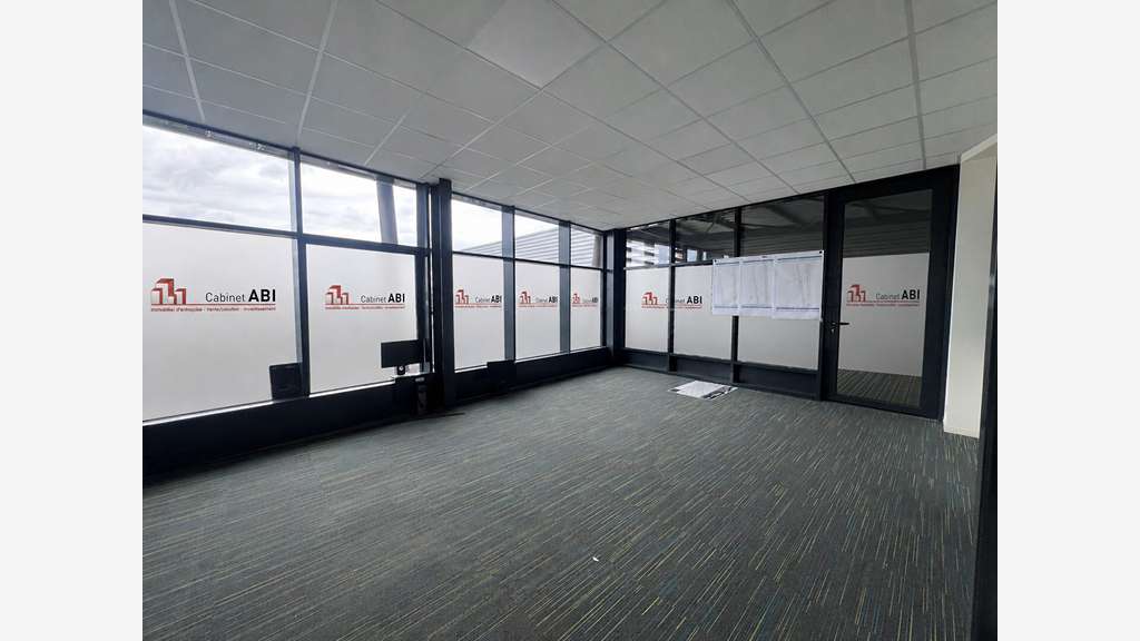 A louer bâtiment d'activité avec quais Angers Est