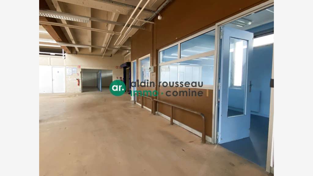 A louer local activité 3160m² à Angers Sud