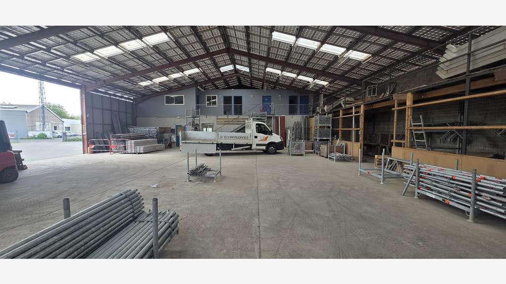 Local d'activité bureaux de 600m² à louer à Angers