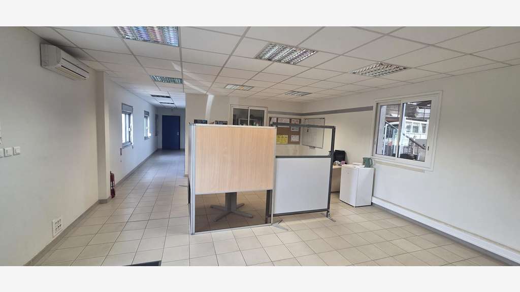Local d'activité bureaux de 600m² à louer à Angers