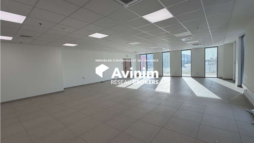 Location entrepôt 17700m² accès A11 près Angers
