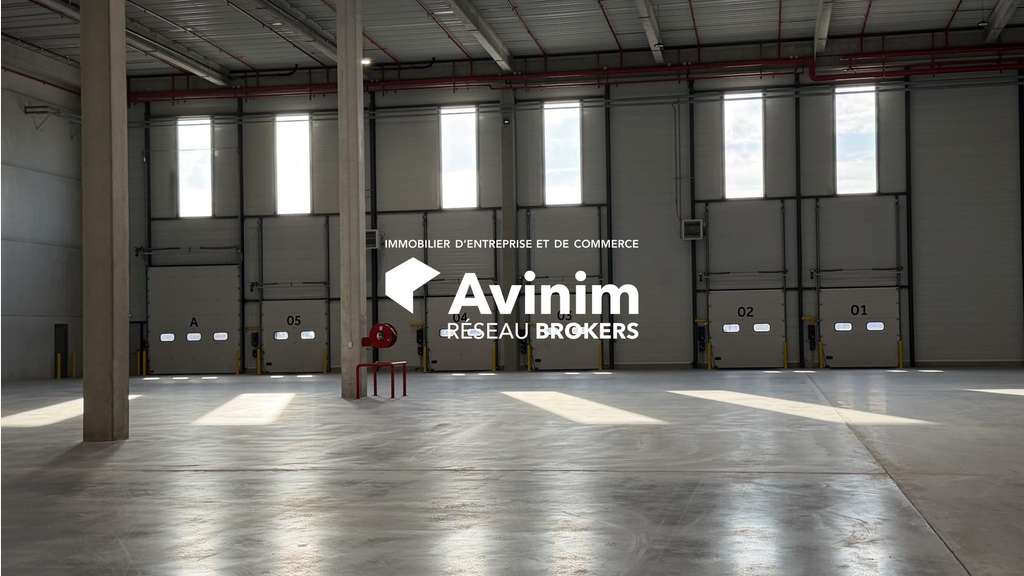 Location entrepôt 17700m² accès A11 près Angers