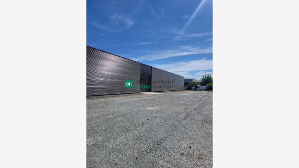 A LOUER - 500 M² LOCAL D'ACTIVITE - ST SERGE ANGE